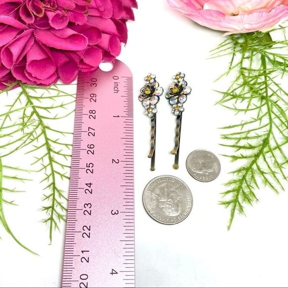VINTAGE⚜️CHIC Crystal Flower Hair Pins - Set Of 2 - Picture 7 of 7